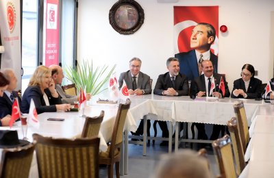 İzmir’in eski başkanları ve meclis üyelerinden Başkan Sandal’a destek